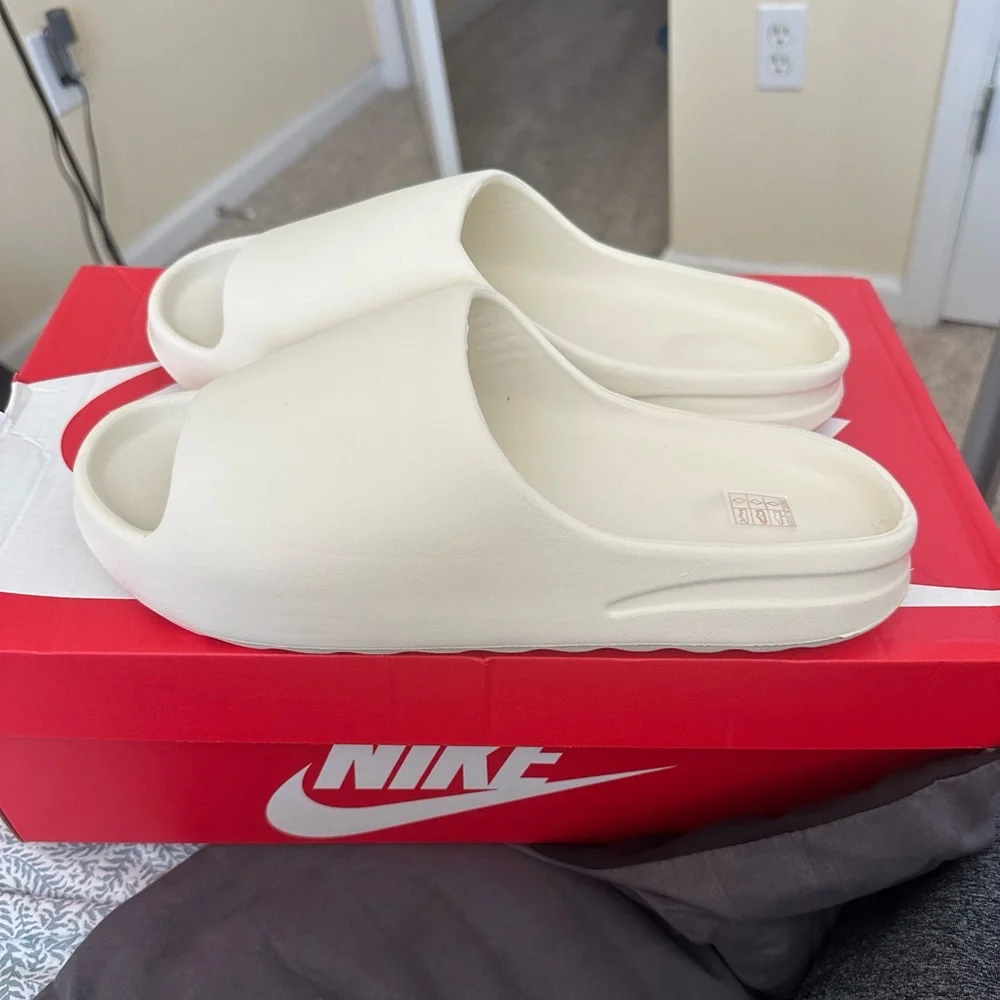Unlisted nwt cream